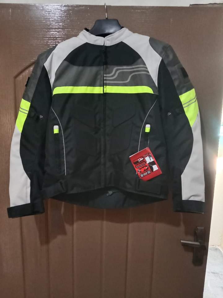 All-Weather Motorcycle Riding Suit – Waterproof, Armored & Thermal-Ready