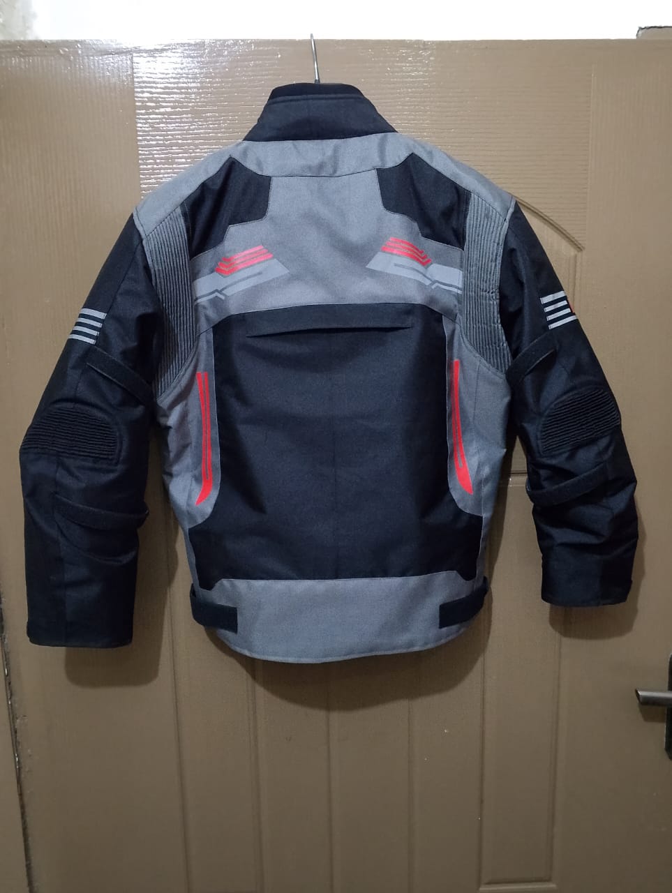 All-Weather Motorcycle Riding Suit – Waterproof, Armored & Thermal-Ready