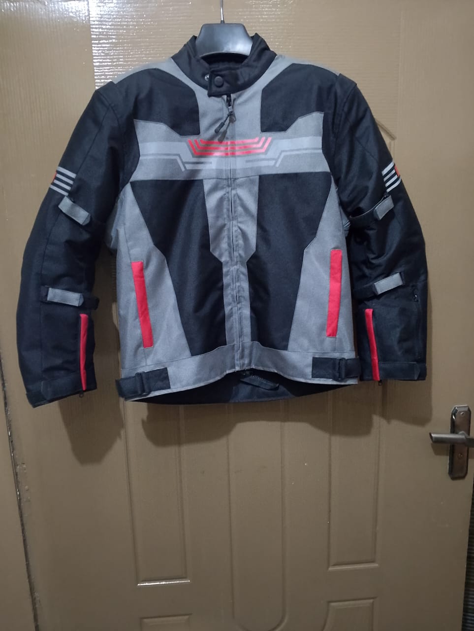 All-Weather Motorcycle Riding Suit – Waterproof, Armored & Thermal-Ready