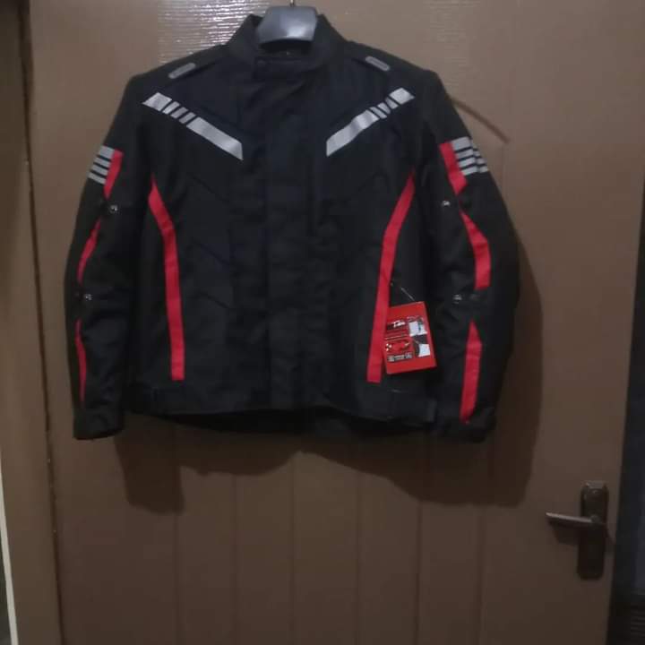 All-Weather Motorcycle Riding Suit – Waterproof, Armored & Thermal-Ready