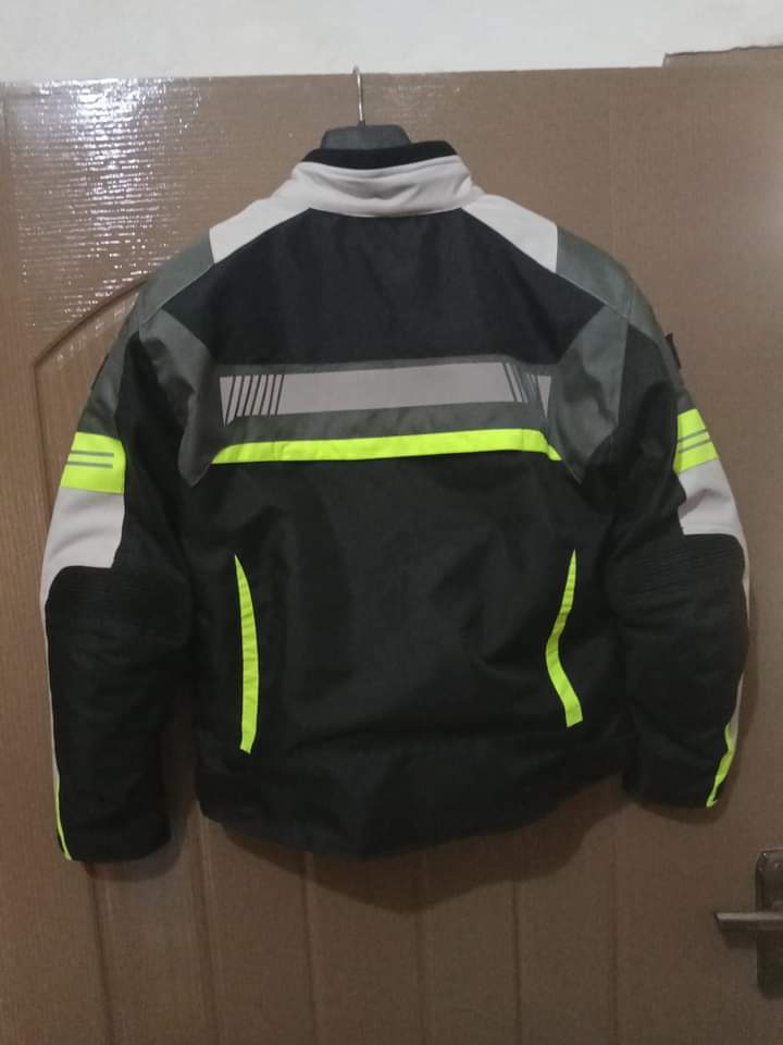 All-Weather Motorcycle Riding Suit – Waterproof, Armored & Thermal-Ready